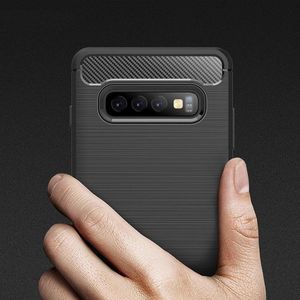 Hurtel Carbon Case elastyczne etui pokrowiec Samsung Galaxy S10 Plus czarny uniwersalny 6