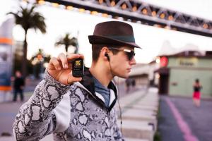 SanDisk Odtwarzacz MP3 Sansa Clip Sport Go 32GB czarno-niebieski (SDMX30-032G-G46B) 6