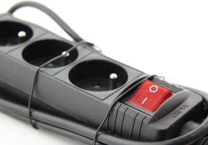 Listwa zasilająca Hama Standard 3 gniazda 1.5 m czarna (477420000) 3