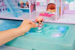 MGA LOL Surprise Winter Disco Chalet Domek dla lalek (562207) 5