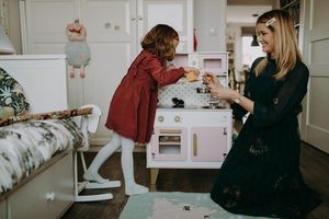 Janod Duża kuchnia drewniana z dźwiękiem i 6 akcesoriami Candy Chic (J06554) 13