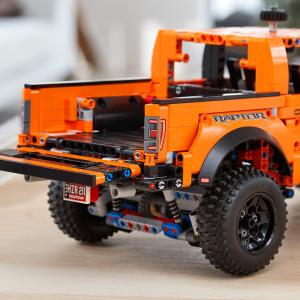 LEGO Technic Ford F-150 Raptor (42126) 4