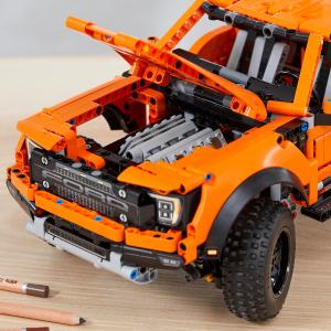 LEGO Technic Ford F-150 Raptor (42126) 5
