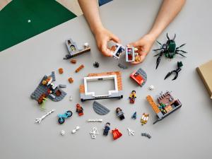 LEGO Marvel Spider-Man: Spider-Man w warsztacie w Sanctum (76185) 3