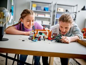 LEGO Marvel Spider-Man: Spider-Man w warsztacie w Sanctum (76185) 4