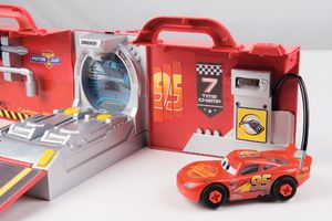 Smoby Cars Auta 3 Rozkładana Ciężarówka Maniek z Zygzakiem 8