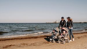 Wózek Lionelo spacerowy Irma black/dark grey 6