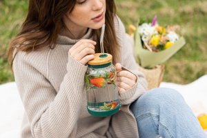 Vialli Design Słoik ze słomką 600 ml zielony Fuori 29828 11