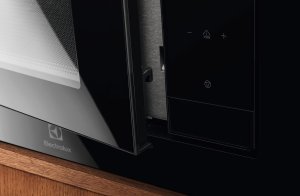 Kuchenka mikrofalowa Electrolux mikrofalówka (iebuv.) 23 l czarna/stal nierdzewna LMS4253TBX 3