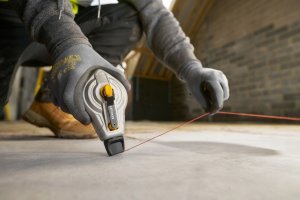 Stanley Zestaw aluminiowy sznur traserski 6:1 30m z czerwoną kredą i poziomicą STHT47612-0 3
