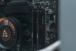 Komputer Madman Gaming Komputer gamingowy - Fractal North Intel Core Ultra 7-265K/32GB/2TB/RTX5080 7