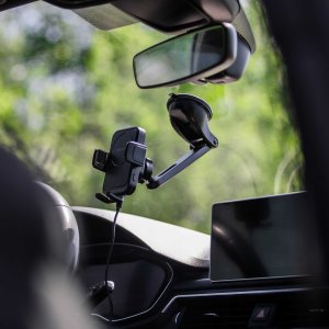 spacecase na telefon samochodowy na szybę deskę SPACECASE AutoLock z ładowarką indukcyjną QI 15W Czarny 11