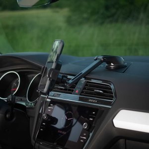 spacecase na telefon samochodowy na szybę deskę SPACECASE AutoLock z ładowarką indukcyjną QI 15W Czarny 2