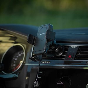 spacecase Uchwyt na telefon do samochodu z ładowarką indukcyjną SPACECASE AutoLock Air 2