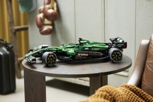 LEGO Technic Bolid F1® Aston Martin Aramco AMR25 (42240) 8