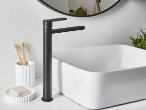 Bateria umywalkowa Beliani Wysoka COLHUE Mosiądz Czarny (638495 Bel) 2