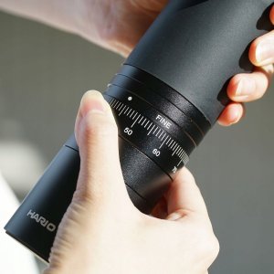 Młynek do kawy Hario - młynek ręczny CGP-2-B PRO - czarny (2503000112) 4