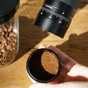 Młynek do kawy Hario - młynek ręczny CGP-2-B PRO - czarny (2503000112) 6