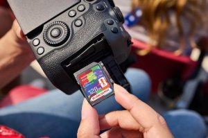 Karta SanDisk Extreme PRO - FIFA World Cup 2026 Edition Karta pamięci flash - 128 GB - Video Class V90 / UHS-II - SDXC UHS-II (SDSDXDM-128G-GN4IH) 3