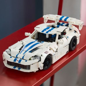 LEGO Technic Samochód sportowy Dodge Viper GTS-R (42234) 9