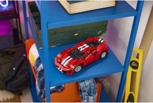 LEGO Technic Samochód Ferrari 488 Pista (42235) 9