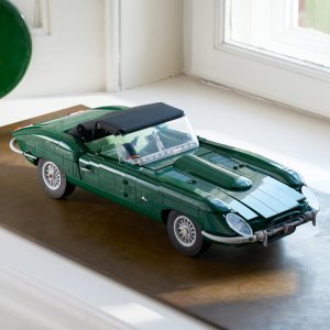 LEGO Icons Jaguar E-Type (11381) 8
