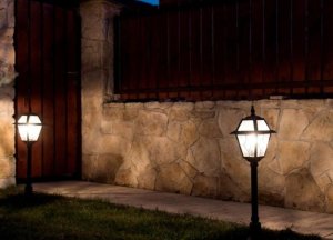 SU-MA Stojąca lampa ogrodowa K 5002/3 patyna mosiądz witraż Suma 5