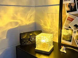 Lampa stołowa Verk Lampka kryształ RGB z pilotem USB nastrojowa dekoracyjna kostka nocna 9