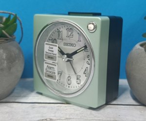 Seiko Budzik QHE197M 6,5 cm zielony matowy . 2