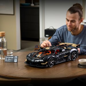 LEGO Technic Koenigsegg Sadair's Spear Megacar (42232) 4