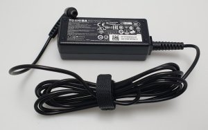 art. poleasingowy Toshiba Oryginalny Zasilacz Toshiba 19V 2.37A 45W - 5.5mm x 2.5mm 4