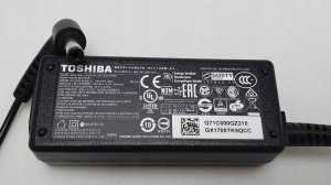 art. poleasingowy Toshiba Oryginalny Zasilacz Toshiba 19V 2.37A 45W - 5.5mm x 2.5mm 5
