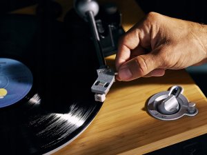 Gramofon Marley Turntable With Speakers | Stir It Up Wireless 2+ | Bluetooth In/Out (EM-JT305-SB) 4