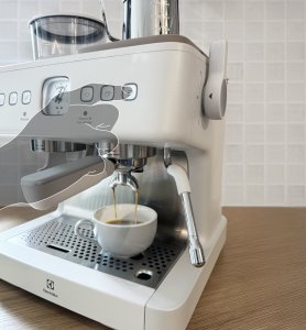 Ekspres ciśnieniowy Electrolux 800 E8EC1-8SW 6