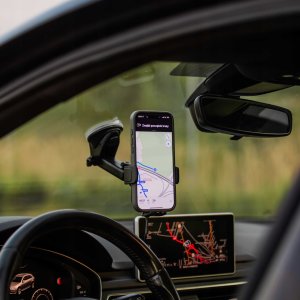 spacecase Uchywt Na Telefon Do Samochodu AutoLock z ładowarką indukcyjną QI 15W czarny 11
