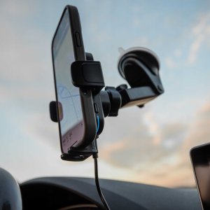 spacecase Uchywt Na Telefon Do Samochodu AutoLock z ładowarką indukcyjną QI 15W czarny 13