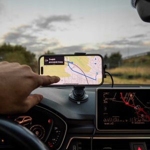 spacecase Uchywt Na Telefon Do Samochodu AutoLock z ładowarką indukcyjną QI 15W czarny 7