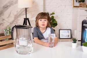 Dzbanek filtrujący Aquaphor Onyx 4,2 czarny i filtry 7 zwykłych 3 magnezowe 14