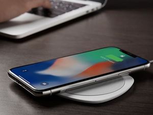 Ładowarka Spigen F305W Indukcyjna 1.67 A (000CH25907) 5