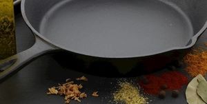 Patelnia HTI Żeliwna 20cm 3