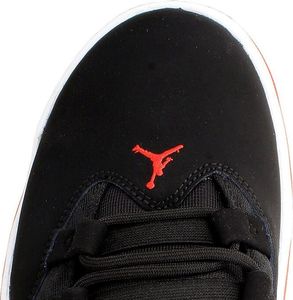 Jordan  Buty Jordan Max Aura AQ9084-023 48,5 4