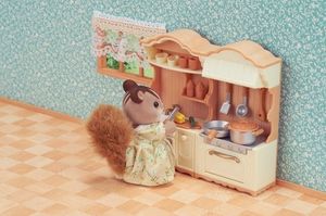 Figurka Epoch Sylvanian Families Wiejska kuchnia z lodówką 8
