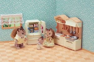 Figurka Epoch Sylvanian Families Wiejska kuchnia z lodówką 10