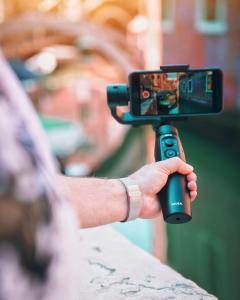 Gimbal Moza Mini Mi 3-Osiowy Z Funkcją Ładowania Bezprzewodowego 13