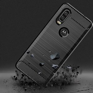 Hurtel Carbon Case elastyczne etui pokrowiec Motorola One Vision czarny uniwersalny 3