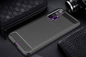 Hurtel Carbon Case elastyczne etui pokrowiec Huawei Honor 20 / 20 Pro czarny uniwersalny 6