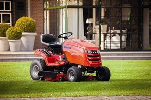 Traktor ogrodowy Oleo-Mac Simplicity Regent SLT100 traktorek ogrodowy samojezdny spalinowy do trawy B&S Hydrostatic (2691218) 3