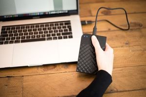 Dysk zewnętrzny HDD Verbatim Fingerprint Secure 1TB Czarny (53650) 5