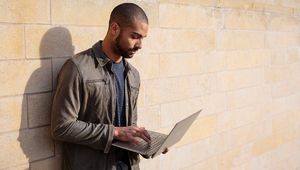 Laptop HP HP ENVY 13 FHD i7-8550U 8GB 1TB SSD NVMe MX150 W10 15