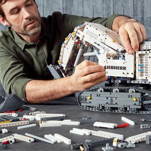 LEGO Technic Koparka Liebherr R 9800 (42100) 12